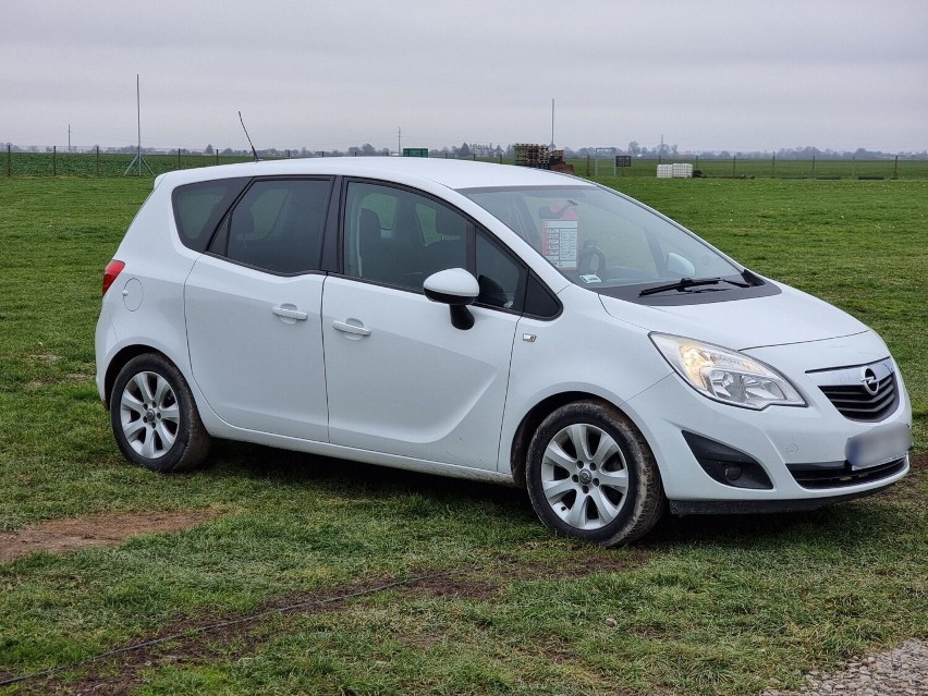 Opel Meriva z 2011 r., pojemność 1.4, cena 24900 zł.