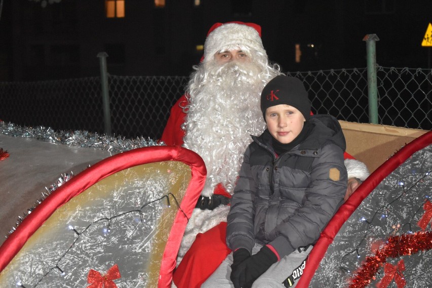 Święty Mikołaj odwiedził sołectwo Nowy Świat. Dzieci szalały na zjeżdżalni