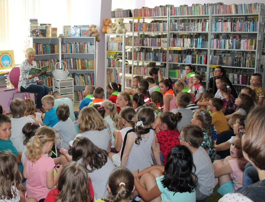 Kamila Marciniak-Pieprzyk czytała dzieciom  fragmenty opowiadania "Jadzia".  [ZDJĘCIA]