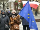 Kalisz: Protestowali przeciwko polskiemu wetu w Unii Europejskiej. ZDJĘCIA, WIDEO