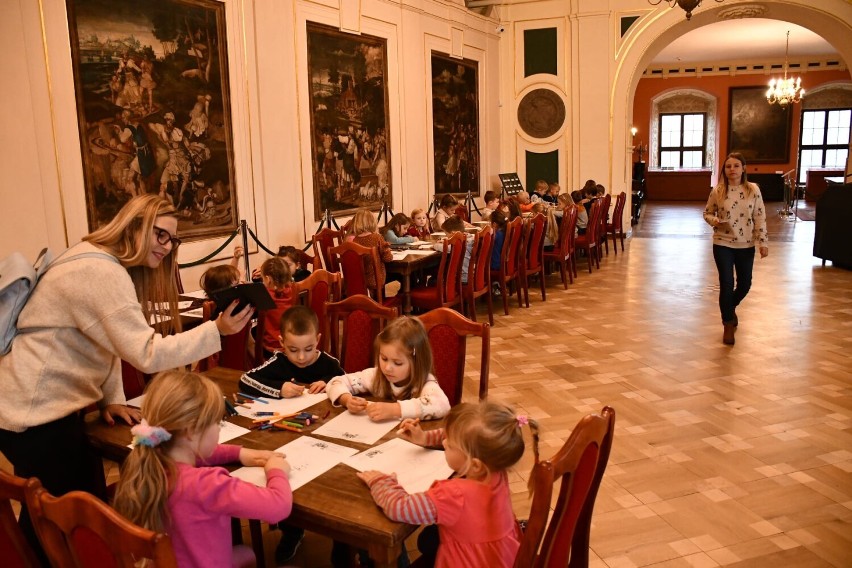 Dzieci z Akademii Kinder Centrum odwiedziły Muzeum Piastów...