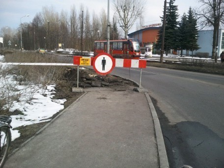 Sosnowiec: miasto sprawdzi chodnik przy ul. Baczyńskiego [ZDJĘCIA]