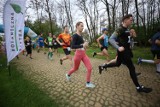 Botaniczna Piątka Mikołów 2022. Miłośnicy biegania i Nordic Walking w Śląskim Ogrodzie Botanicznym. Zobacz zdjęcia z imprezy