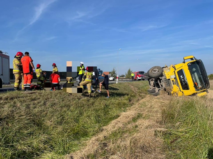 Zderzenie pojazdów między Oleśnicą a Smardzowem. Jest osoba poszkodowana