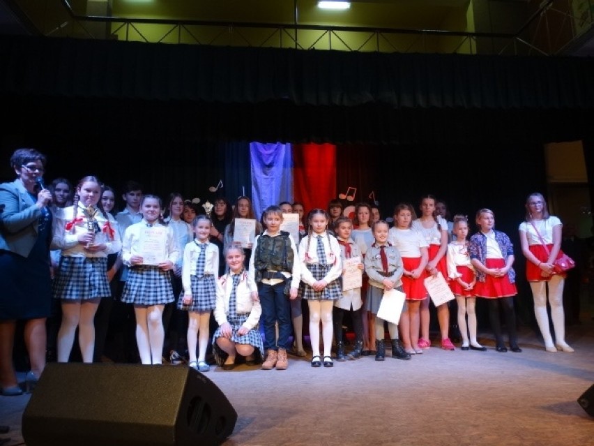 II Powiatowy Konkursu Piosenki Patriotycznej w Bądkowie [zdjęcia]