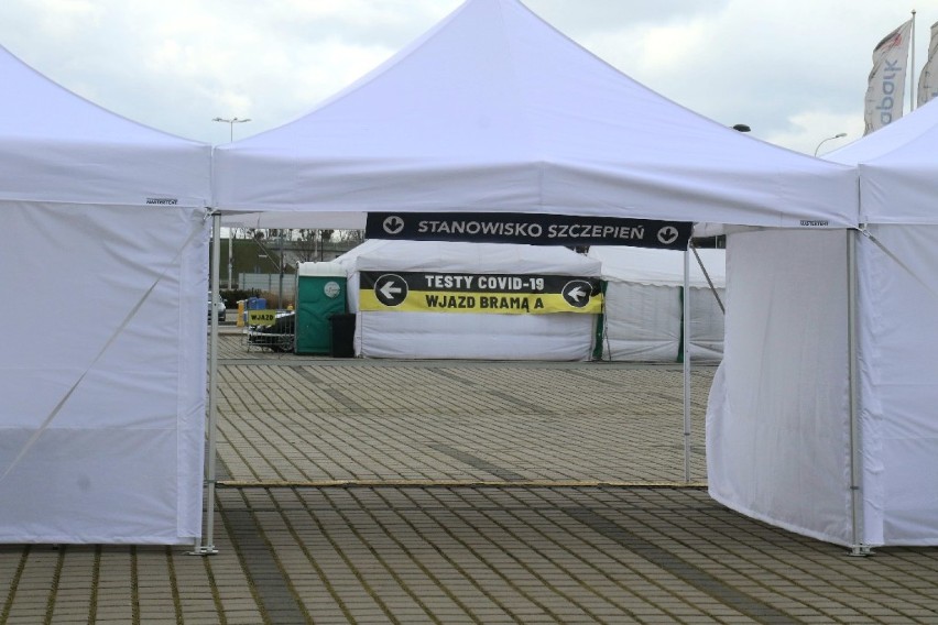 Wrocław. W tych namiotach przy stadionie będą szczepić na koronawirusa. Zobacz! 