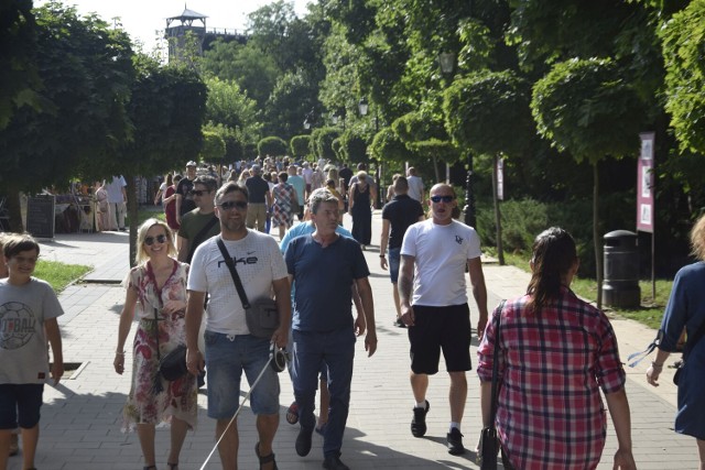 Mimo upalnej pogody Ciechocinek odwiedzają tłumy