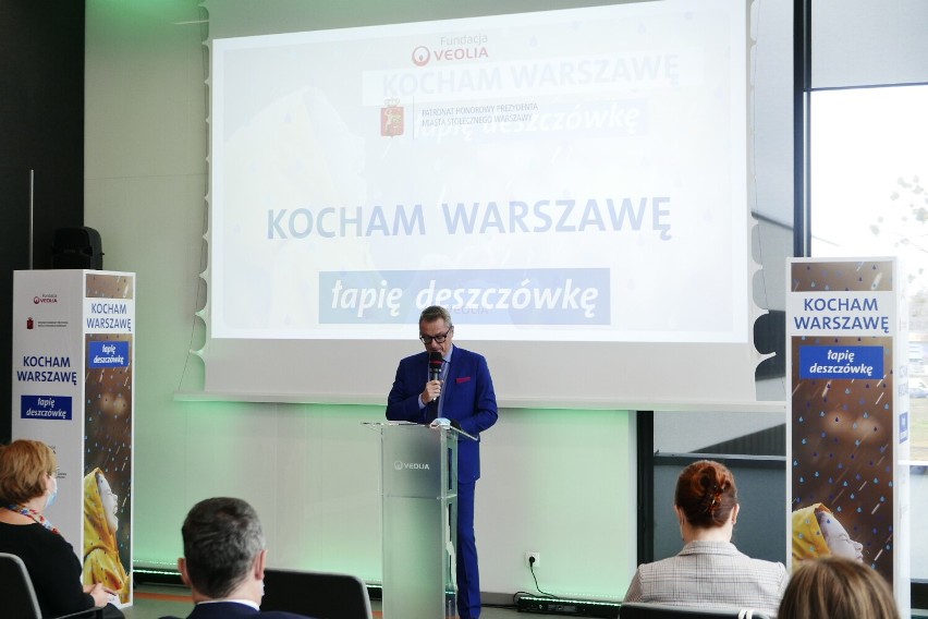 Veolia, przy współpracy z miastem, zrealizowała projekt „Kocham Warszawę – łapię deszczówkę”. Wielki sukces projektu 