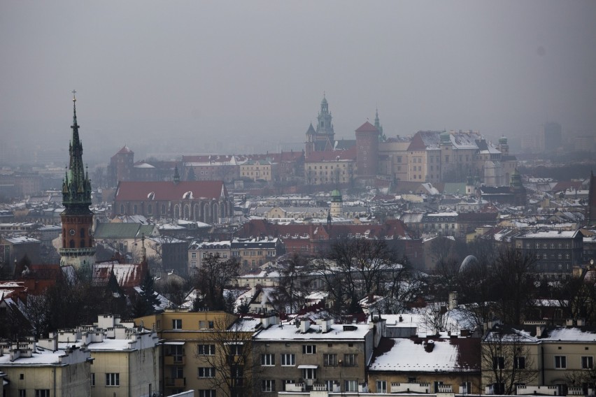 Smog w Krakowie. Jakość powietrza jest fatalna [ZDJĘCIA]