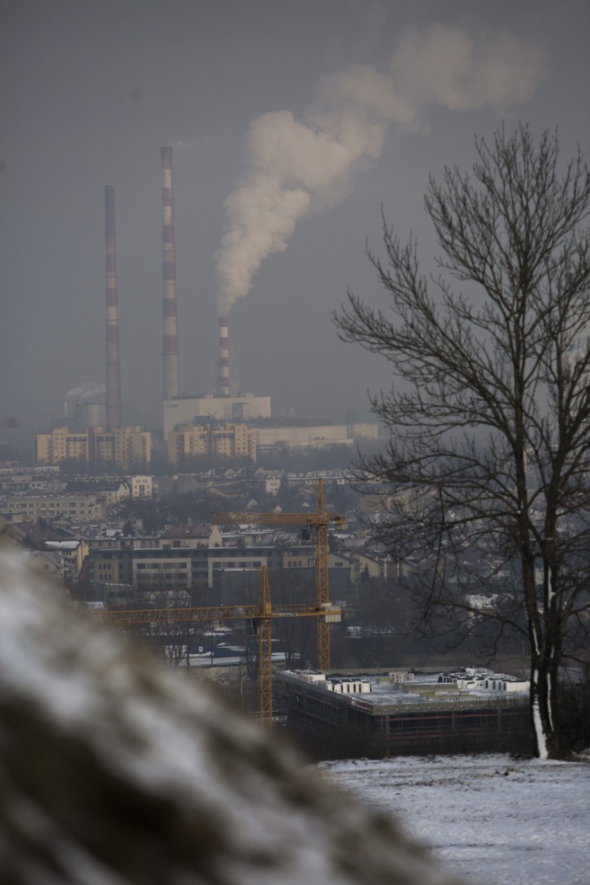 Smog w Krakowie. Jakość powietrza jest fatalna [ZDJĘCIA]