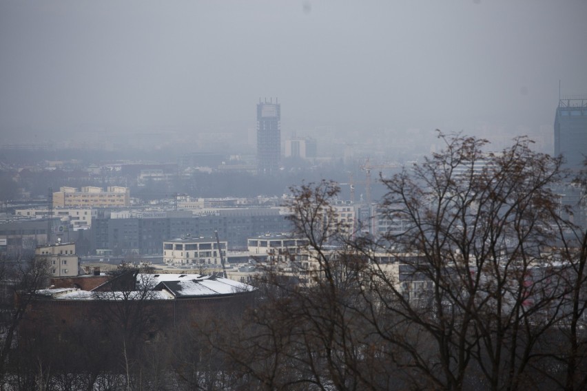 Smog w Krakowie. Jakość powietrza jest fatalna [ZDJĘCIA]