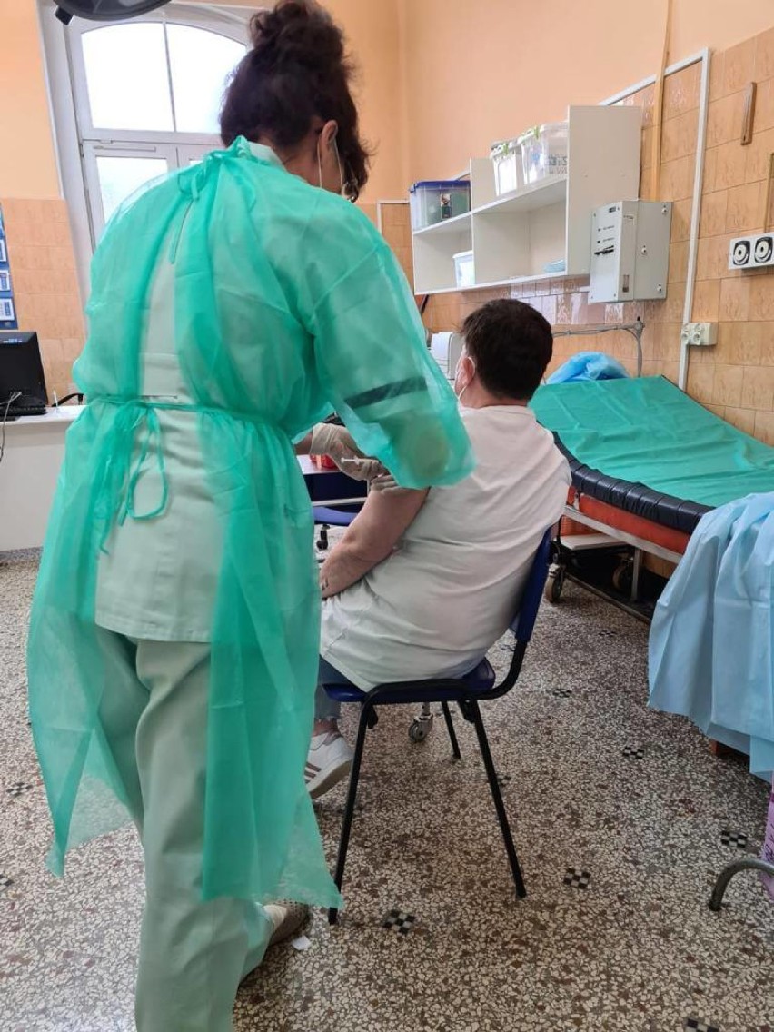 W szpitalu w Kłodzku rozpoczęły się szczepienia przeciwko koronawirusowi 