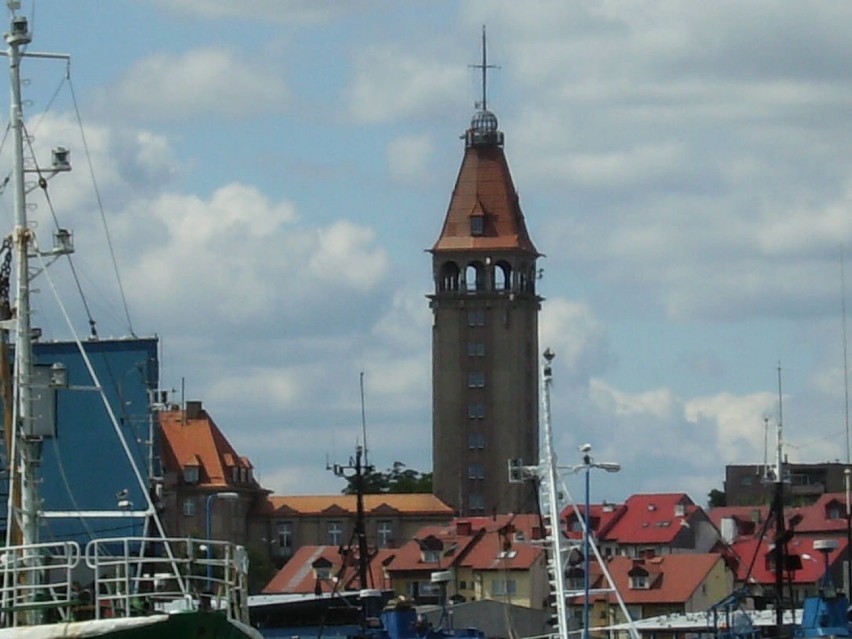 Widok z portu w stronę wieży. Fot. Adrian Starczewski