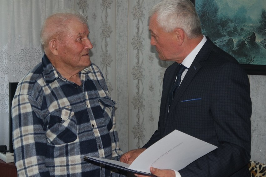 Czesław Rybarczyk 19 kwietnia obchodził swoje setne urodziny. Z życzeniami pospieszyli przedstawiciele władz gminy oraz sąsiedzi