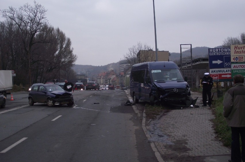 Wypadek w centrum Wałbrzycha (ZDJĘCIA i FILM)