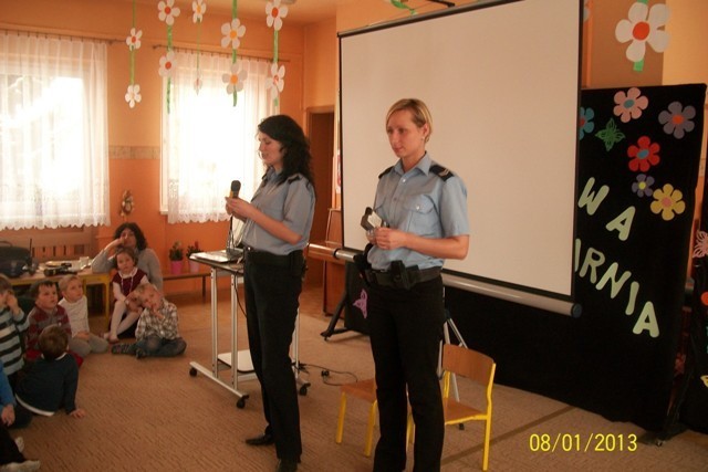 Policjantki w pleszewskim przedszkolu Bajka
