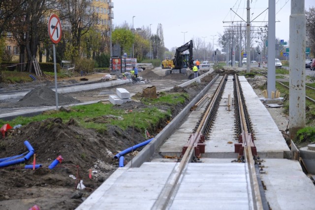 Prace torowo-drogowe w ciągu ul. Warneńczyka