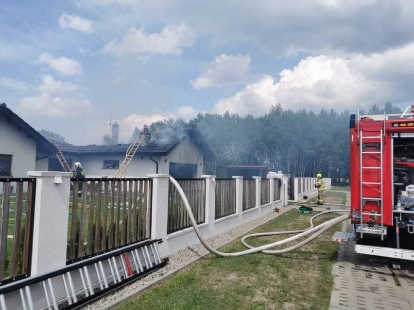 Pożar domu pod Goleniowem. Zostali bez dachu nad głową