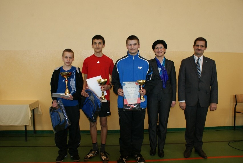 Turnieje tenisa stołowego w Goręczynie. Zagrało ponad stu zawodników w każdym wieku