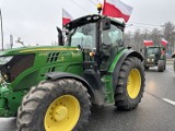 Protest rolników na DW713 Ujazd - Rokiciny. Traktorami zablokowali ronda. FOTO, WIDEO