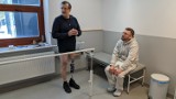Innowacyjna metoda pomaga pacjentom po amputacji. 75-latek nareszcie czuje, że ma dwie nogi
