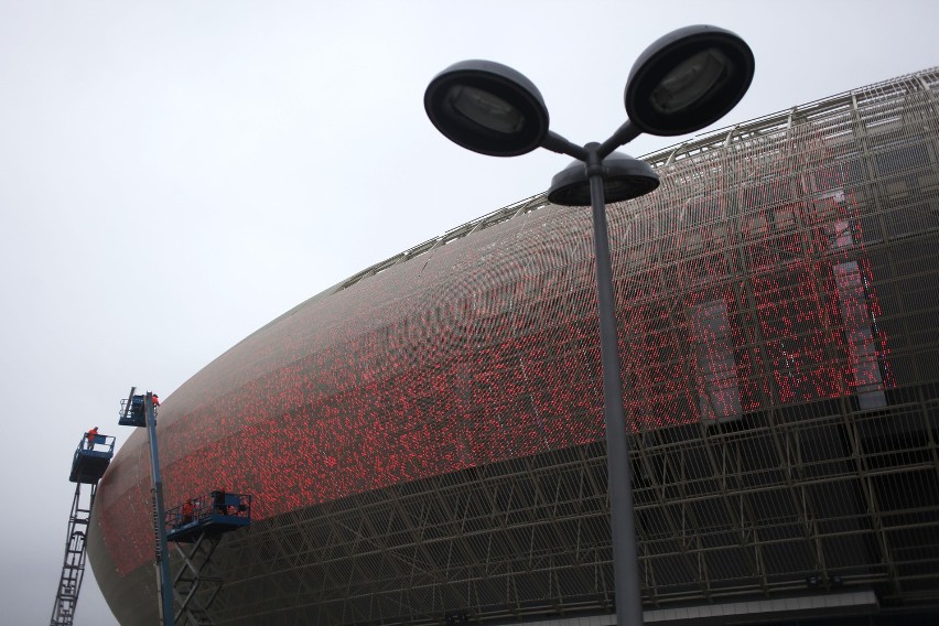 Kraków Arena: montaż ekranów LED [ZDJĘCIA]