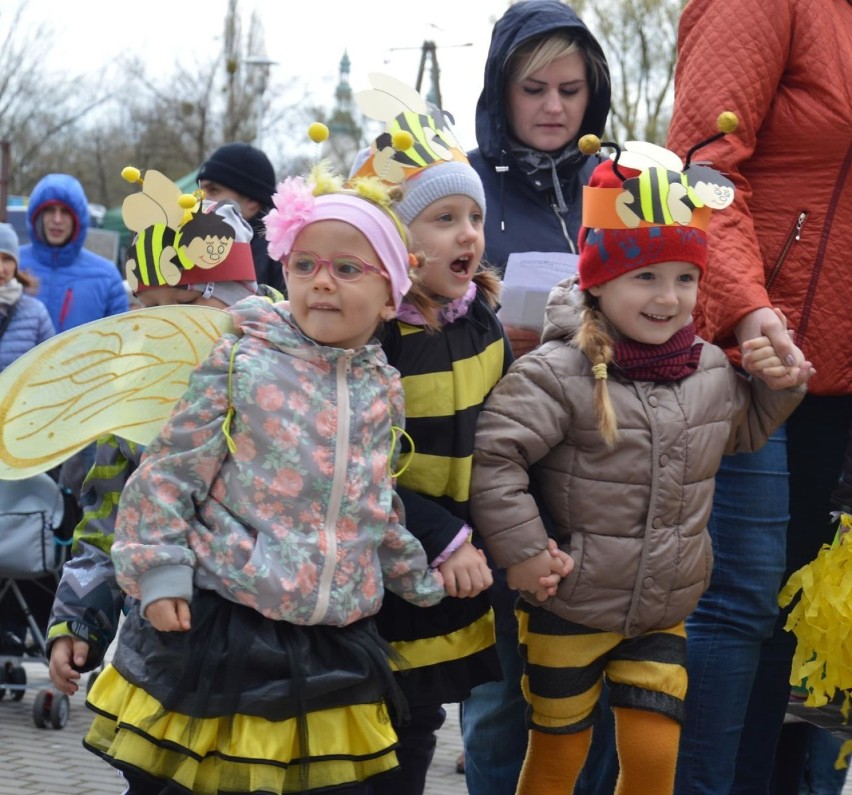 Dla uczestników "Wiosny w pasiece" wystąpiły dzieci z...