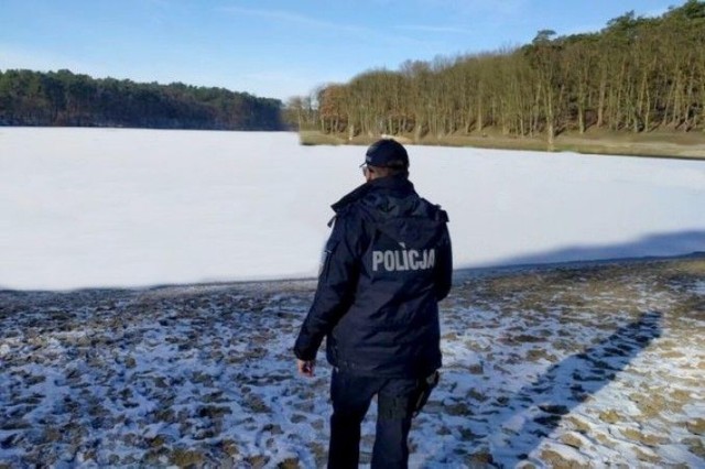 Wchodzeniem na zamarznięte zbiorniki wodne może być bardzo niebezpieczne!