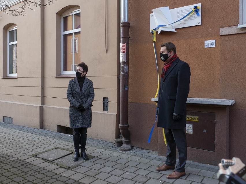 Opole. Tablica upamiętniająca artystę Bena Muthofera zawisła na jego dawnym domu