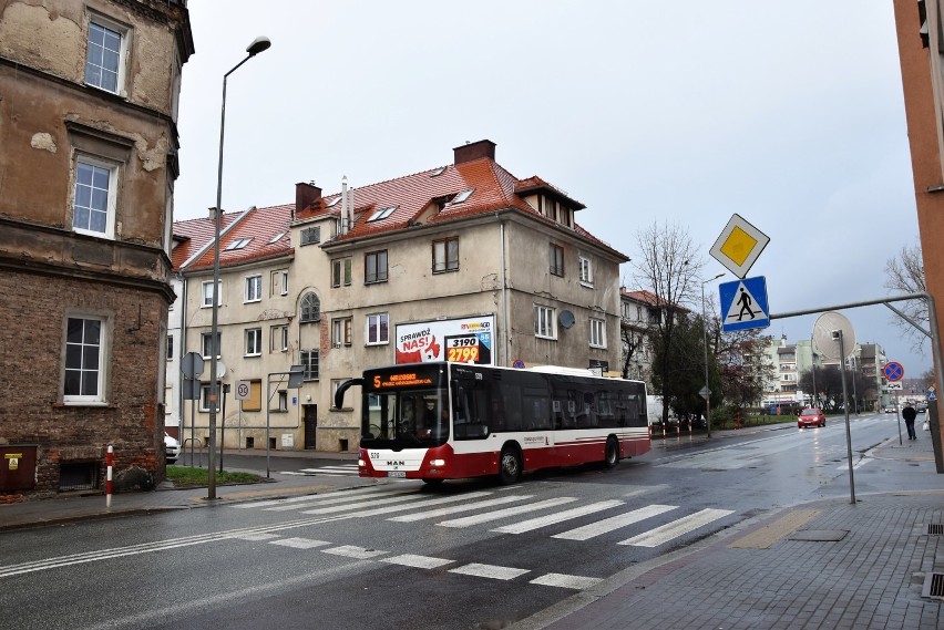 Przejście na skrzyżowaniu ul. Spychalskiego z ul. Licealną...