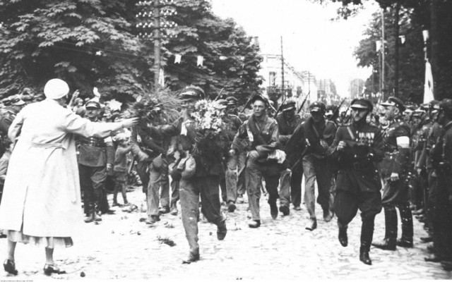 1932 rok, Związek Strzelecki „Orlęta" z Krakowa witany na mecie w Kielcach