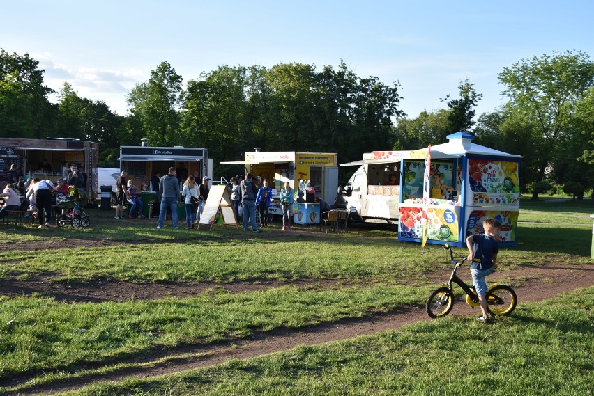 Rewia smaków w parku na Dolnej Syberce czyli Food Truck Festival  ZDJĘCIA