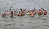 Morsy ze Skwierzyny i Międzyrzecza pożegnały 2018 r. kąpielą w jeziorze Głębokie