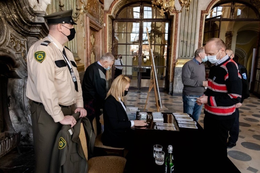 Równo rok temu ukazała się moneta 5 złotowa z Zamkiem Książ...