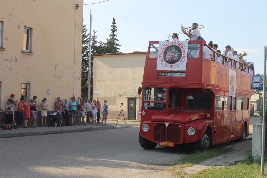 Krotoszyński OrkiestroBus koncertował w Krotoszynie, Lutogniewie, Kobiernie i Biadkach [ZDJĘCIA + FILMY]       