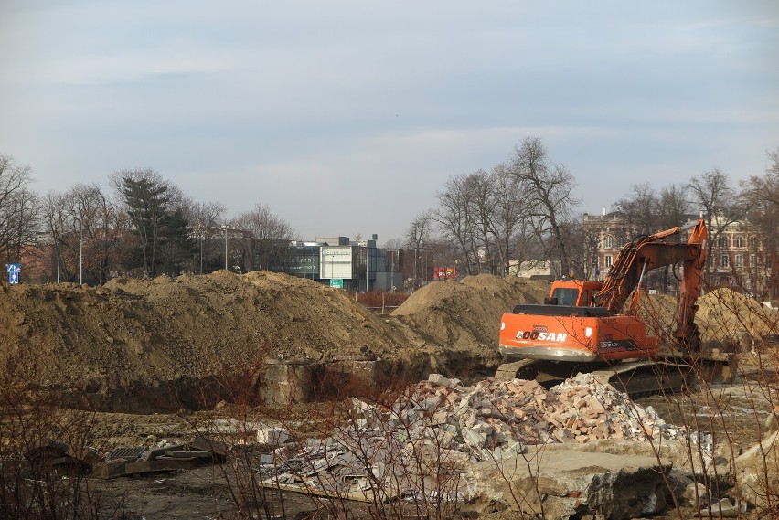 Prace nad przebudową nyskie go węzła komunikacyjnego idą...