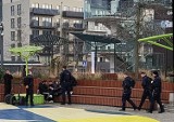 Sześciu nastolatków z Konina piło alkohol pod centrum handlowym Posnania. Policjanci przybyli na czas!