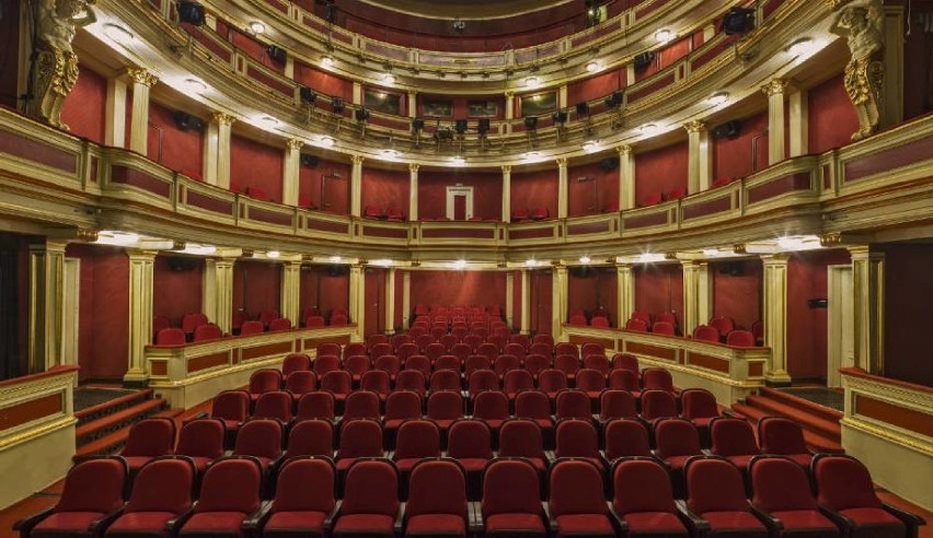 Teatr - większość teatrów w Krakowie wystawia spektakle w...