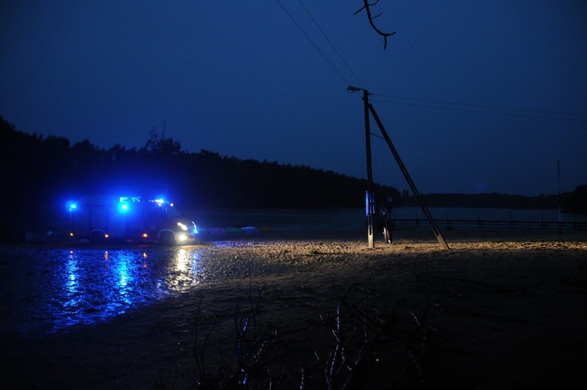 Jarosławki: dwie osoby zaginęły na jeziorze po burzy