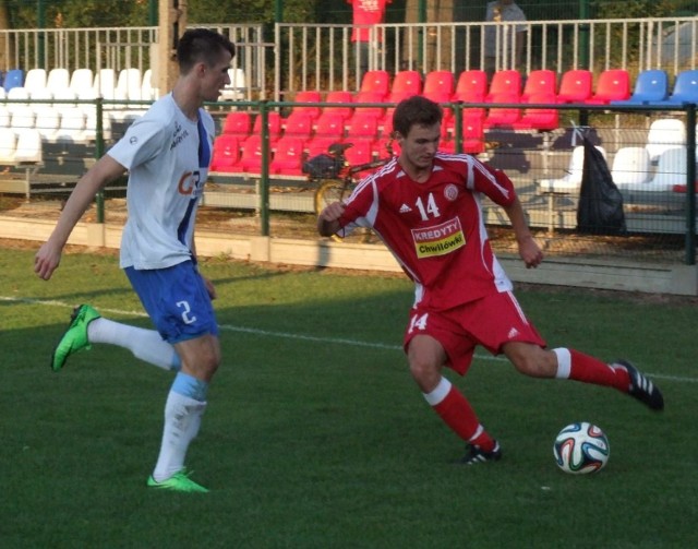 Piotr Wiertel (z lewej) i jego koledzy z Unii, derby Oświęcimia na stadionie rezerw Soły wygrali na farcie. Nie wyciągnęli z tego wniosków, więc przegrali na boisku ostatniej drużyny V ligi wadowickiej, w Paszkówce.