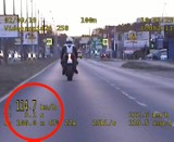 Motocyklista pędził ulicami Bydgoszczy 114 km/h [wideo]