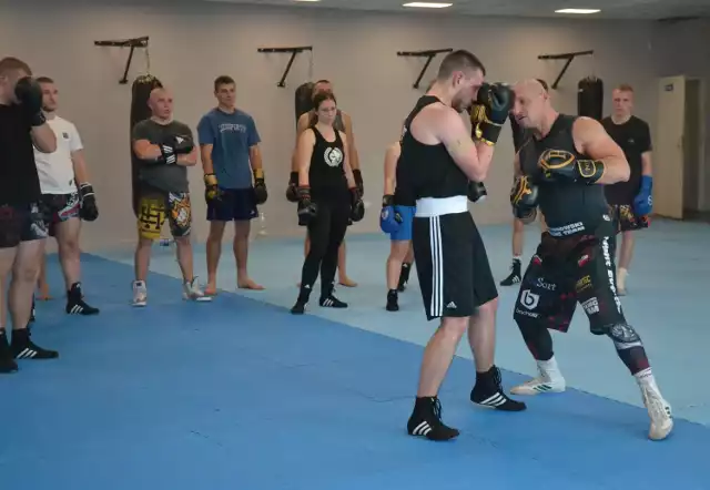 Szkoła Walki „Czarny Orzeł” zorganizowała niedawno w swojej nowej sali treningowej seminarium bokserskie.
