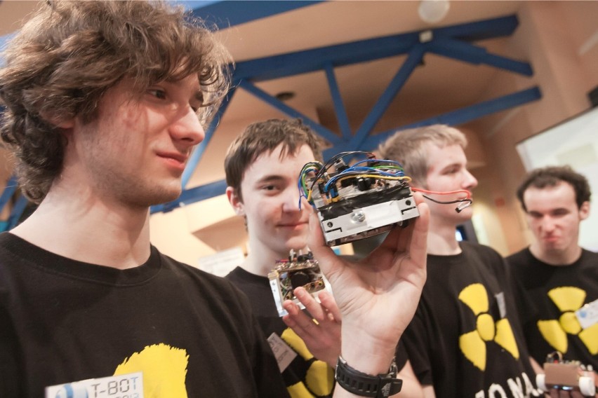 Zawody robotów T-BOT 2014 w Wałbrzychu z dodatkowymi atrakcjami