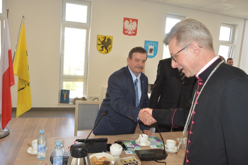 Biskup Arkadiusz Okroj poświęcił nową salę posiedzeń Rady Powiatu Kartuskiego - ZDJĘCIA, WIDEO
