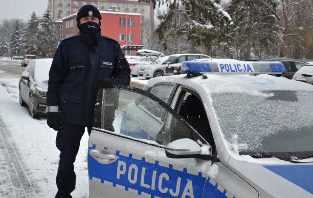 Aspirant sztabowy Tomek Tchoń z Komisariatu Policji Tarnów-Zachód co dzień pełni służbę w dzielnicy Mościce