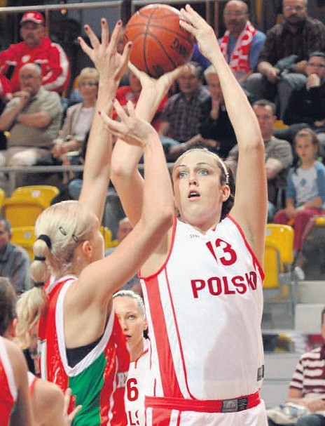 Na kosz rzuca reprezentantka Polski &#8211; Ewelina Kobryn, która będzie występowała w amerykańskiej lidze WNBA.