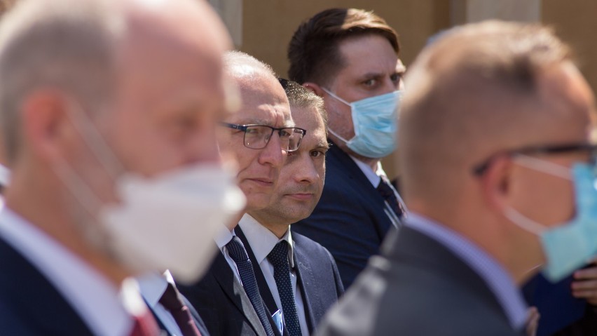     Premier Mateusz Morawiecki odwiedził Puławy. Agitował i krytykował i rozdawał pieniądze.  Zobacz zdjęcia 