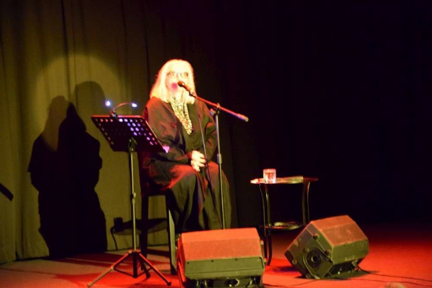 Magda Umer zaśpiewała w Halszce piosenki Osieckiej