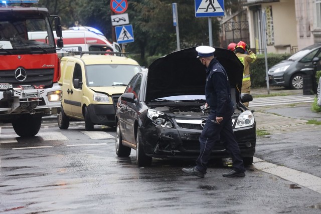 Wypadek na skrzyżowaniu ulic Andersa i Wojska Polskiego w Legnicy.