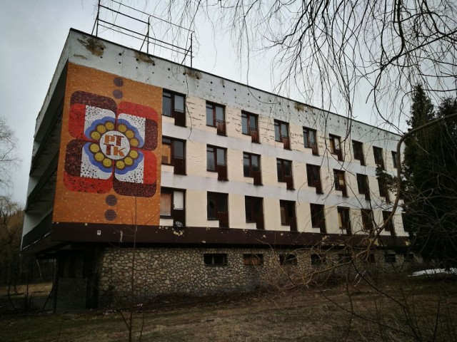 Opuszczony hotel PTTK przy ulicy Górskiej w Szczyrku